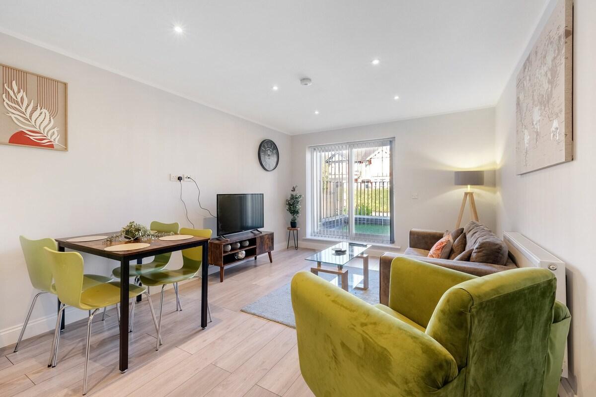 2 Bdr Penthouse with parking High Wycombe Apt. 021