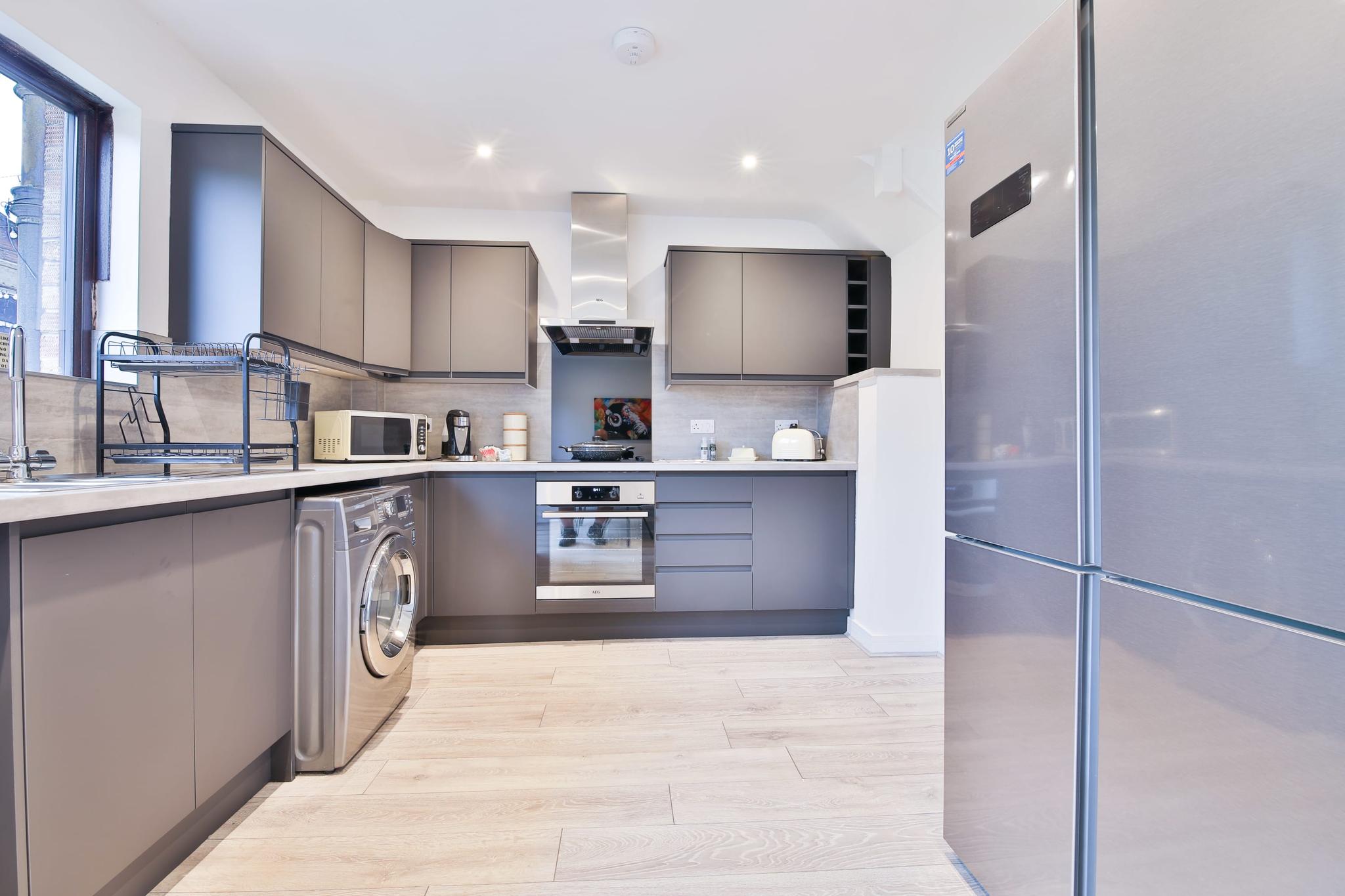 2 -4 Bed Family Home | Contractors, Parking, Wi-Fi4