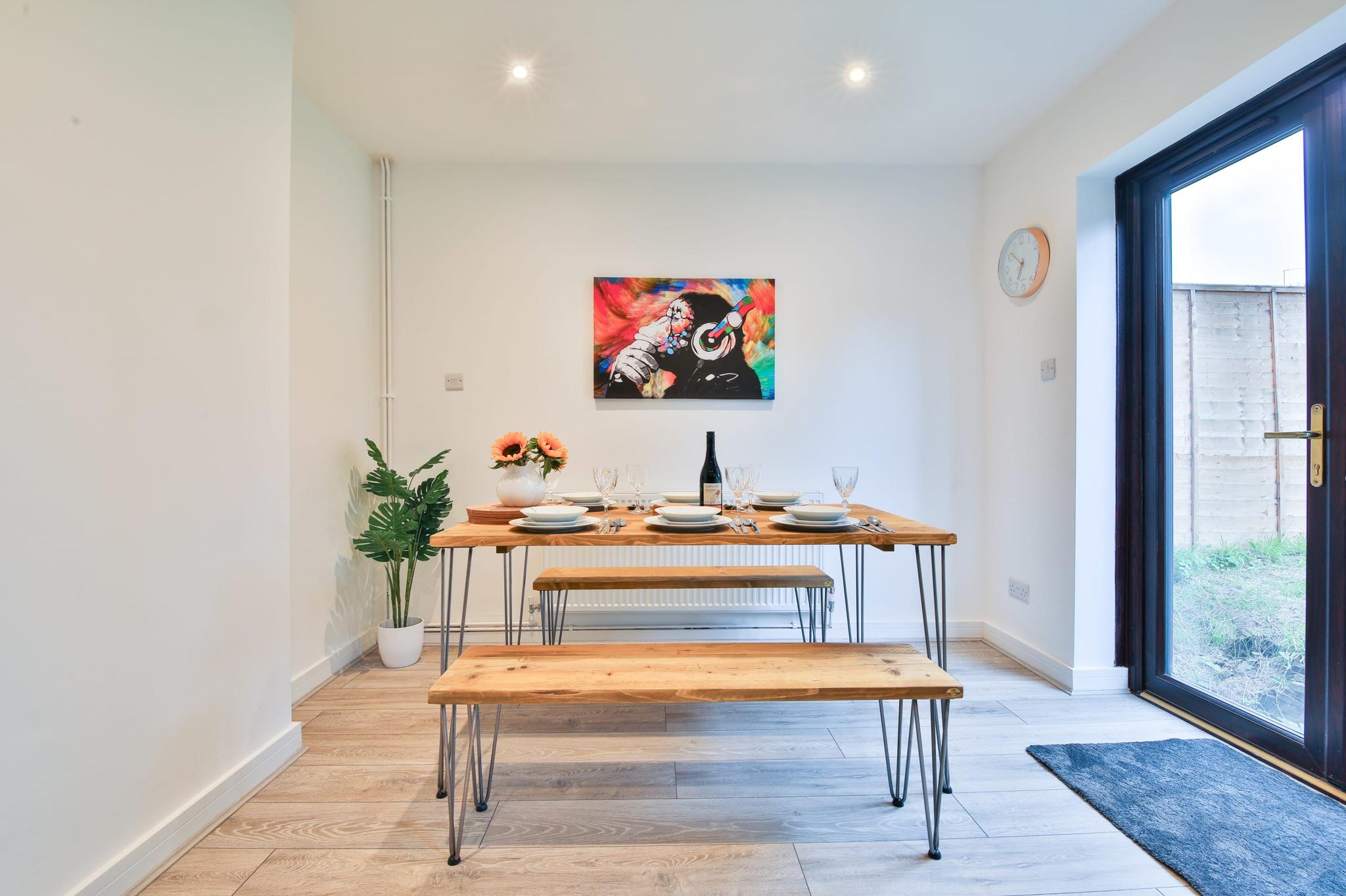 2 -4 Bed Family Home | Contractors, Parking, Wi-Fi6