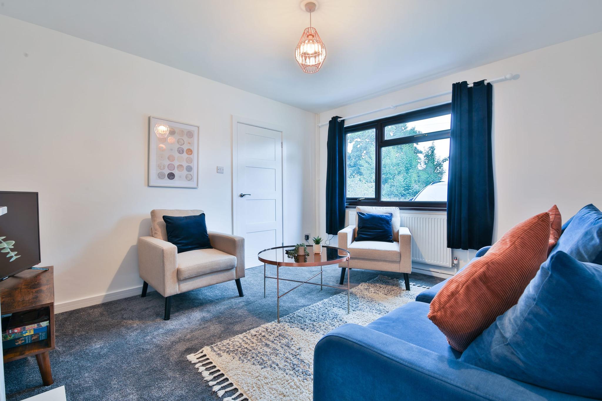 2 -4 Bed Family Home | Contractors, Parking, Wi-Fi1