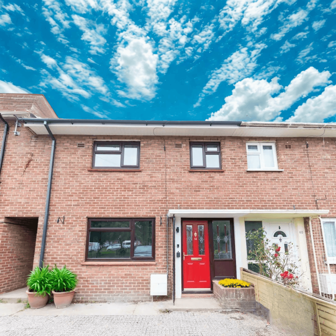 2 -4 Bed Family Home | Contractors, Parking, Wi-Fi3